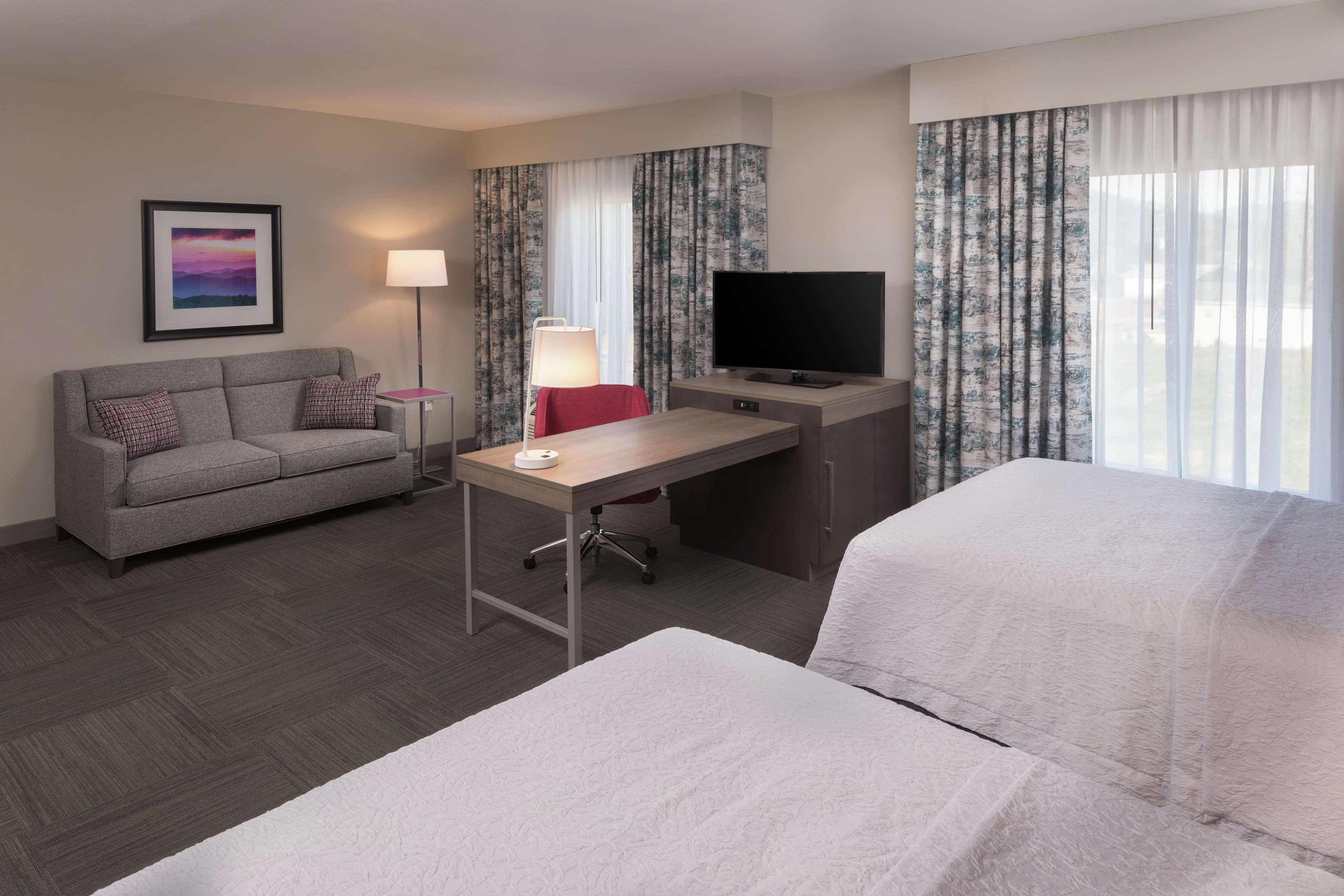 Hampton Inn & Suites Asheville Biltmore Area Bagian luar foto