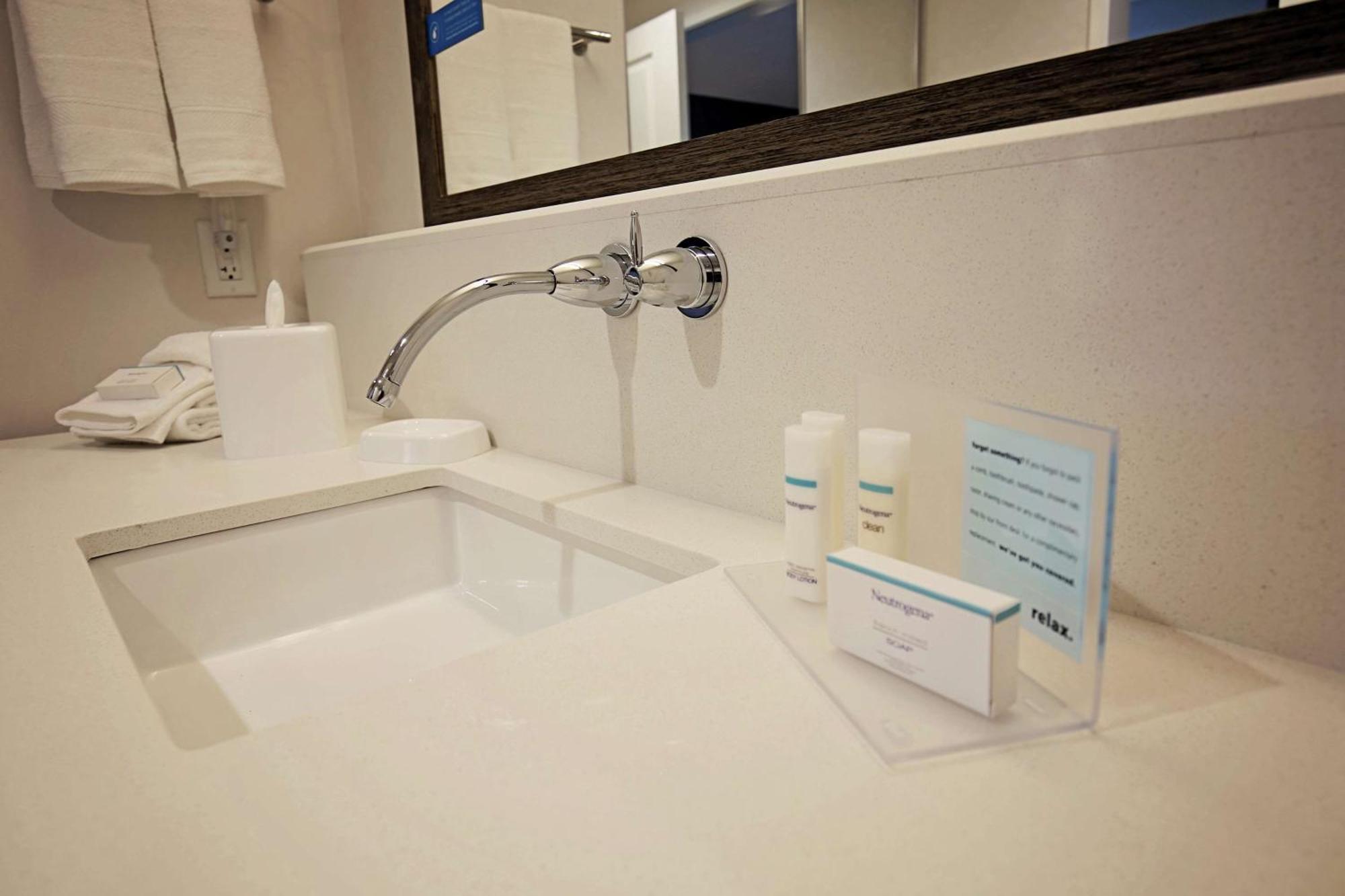 Hampton Inn & Suites Asheville Biltmore Area Bagian luar foto
